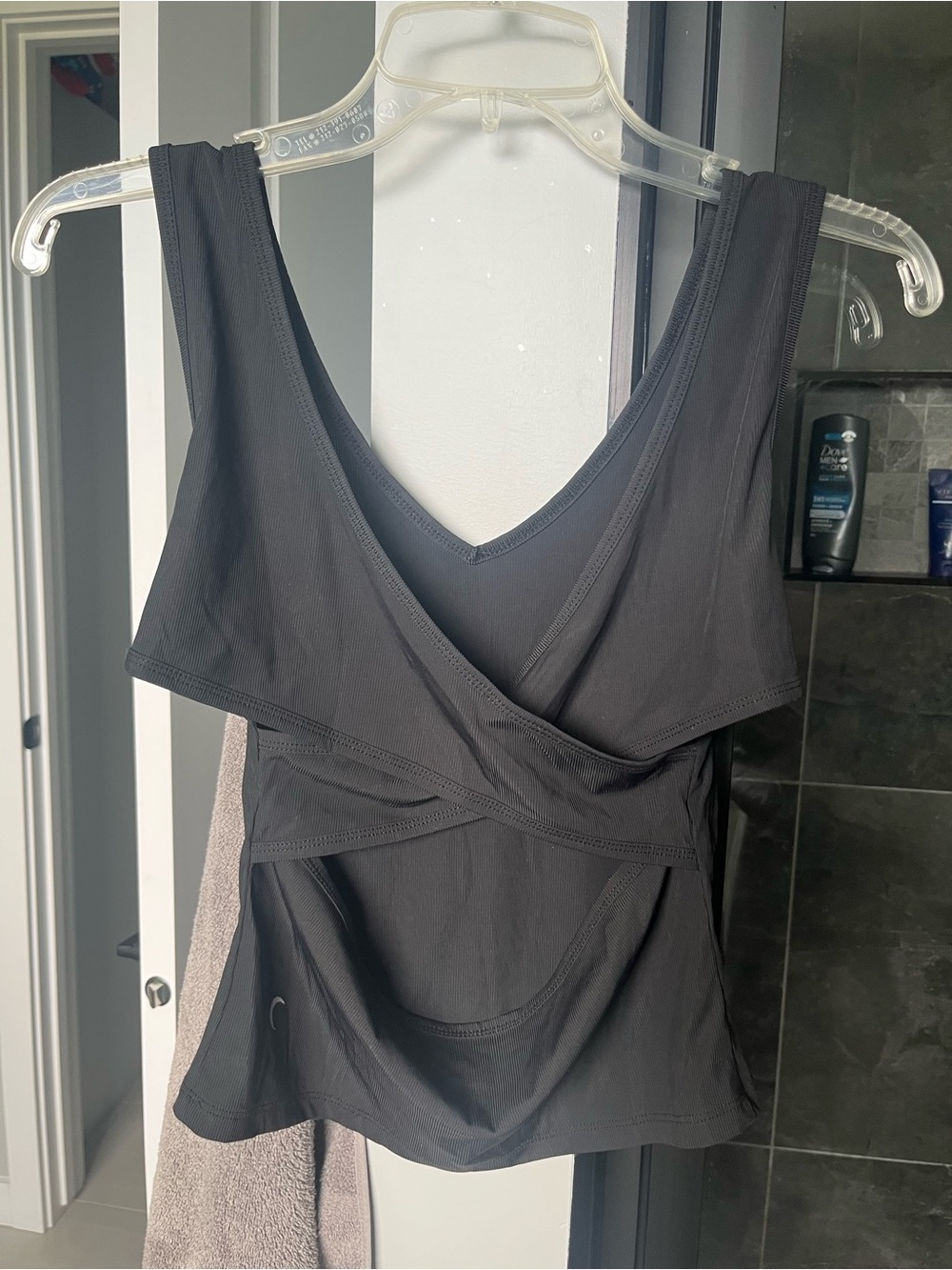 Zyia Black Ribbed V Tank - Picture 6 of 7